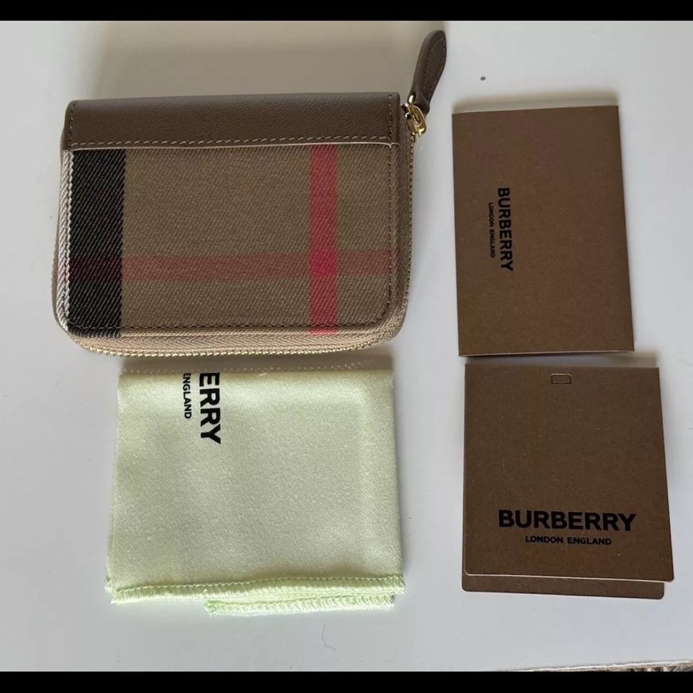 Burberry MN Zip Around Check Earth/Brown Wallet 80845241 NWT